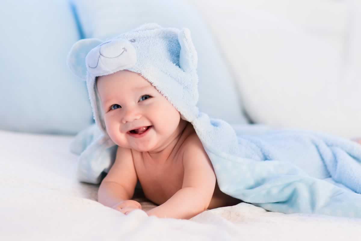 Оберните малыша чистым мягким одеялом, выстиранным с помощью arau.baby.